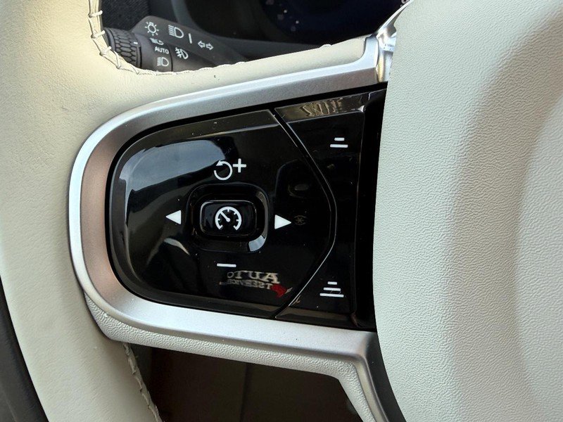 New 2026 Volvo XC90 T8 Ultra w/ Protection Package Premier image 13