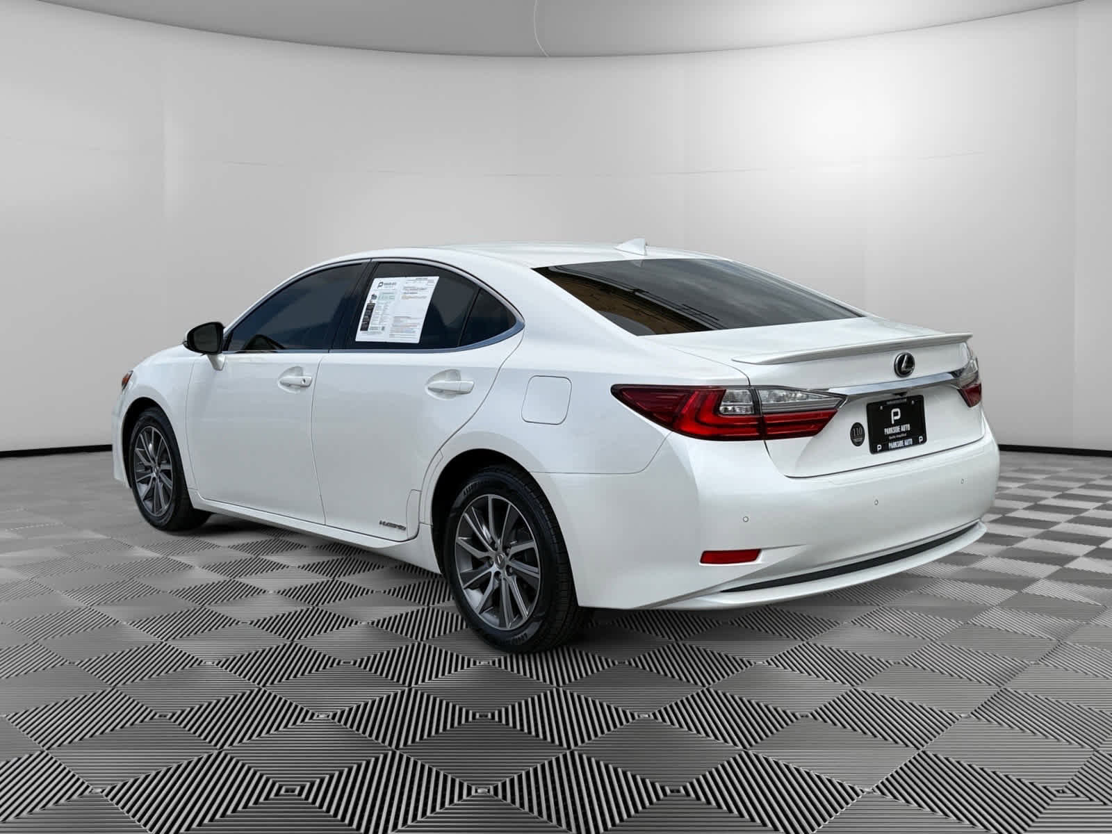 Used 2016 Lexus ES 300h w/ Navigation System Package image 3