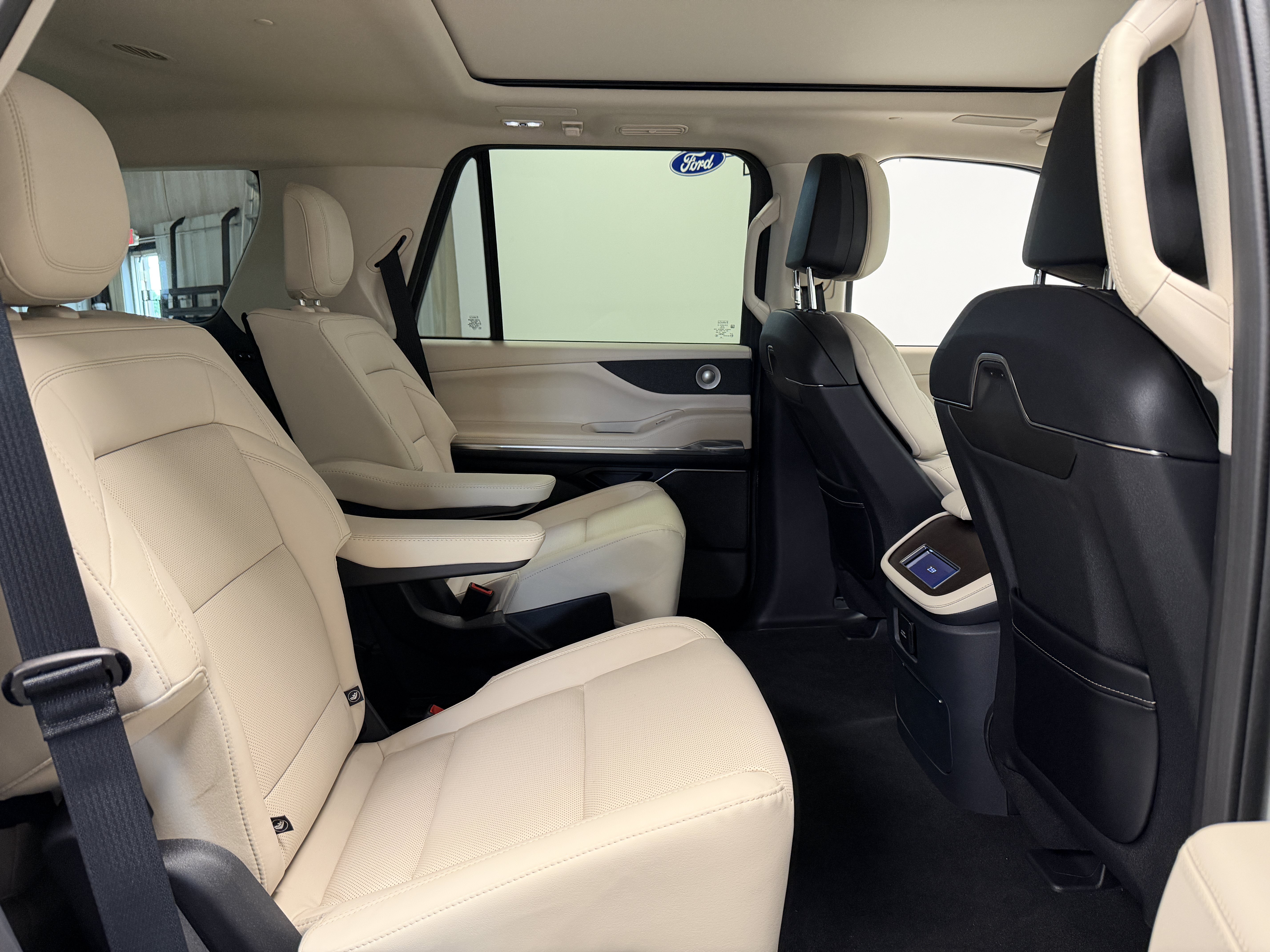 New 2027 Lincoln Navigator Reserve w/ Jet Appearance Package AWD/4WD image 23