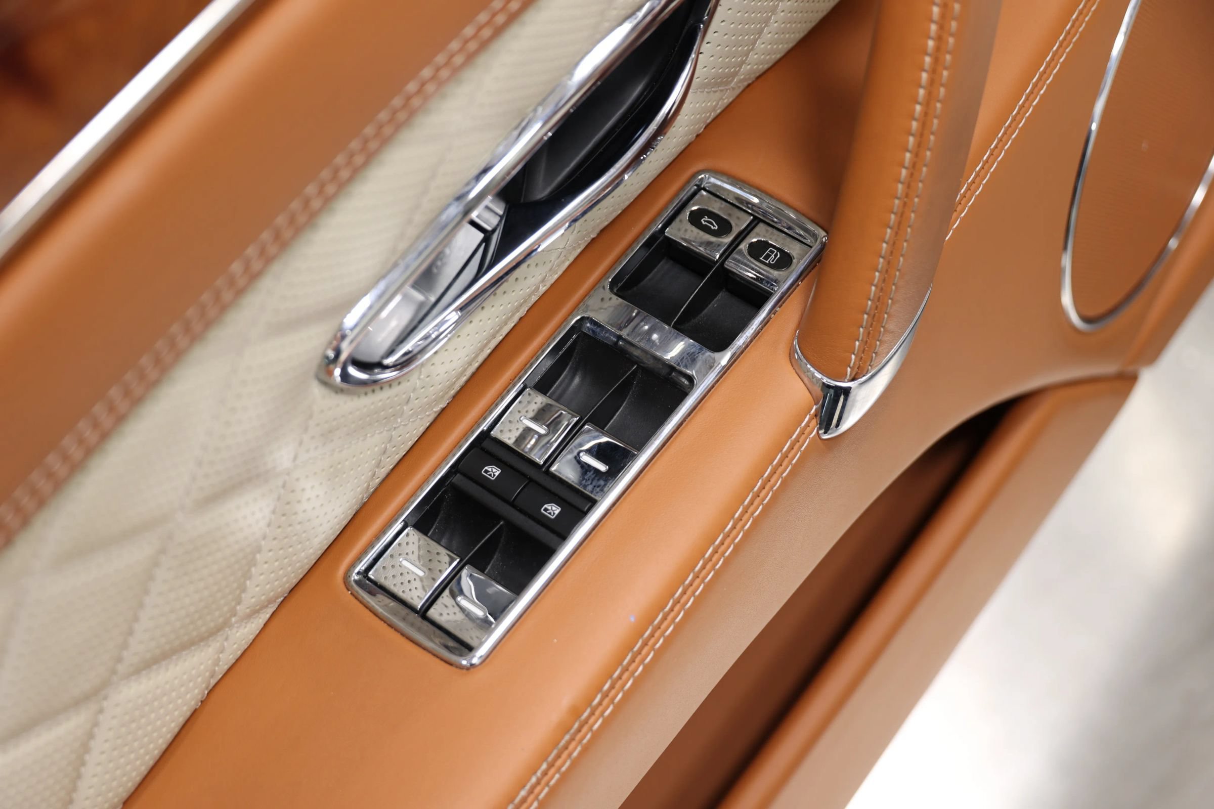 Used 2018 Bentley Flying Spur V8 AWD/4WD image 13