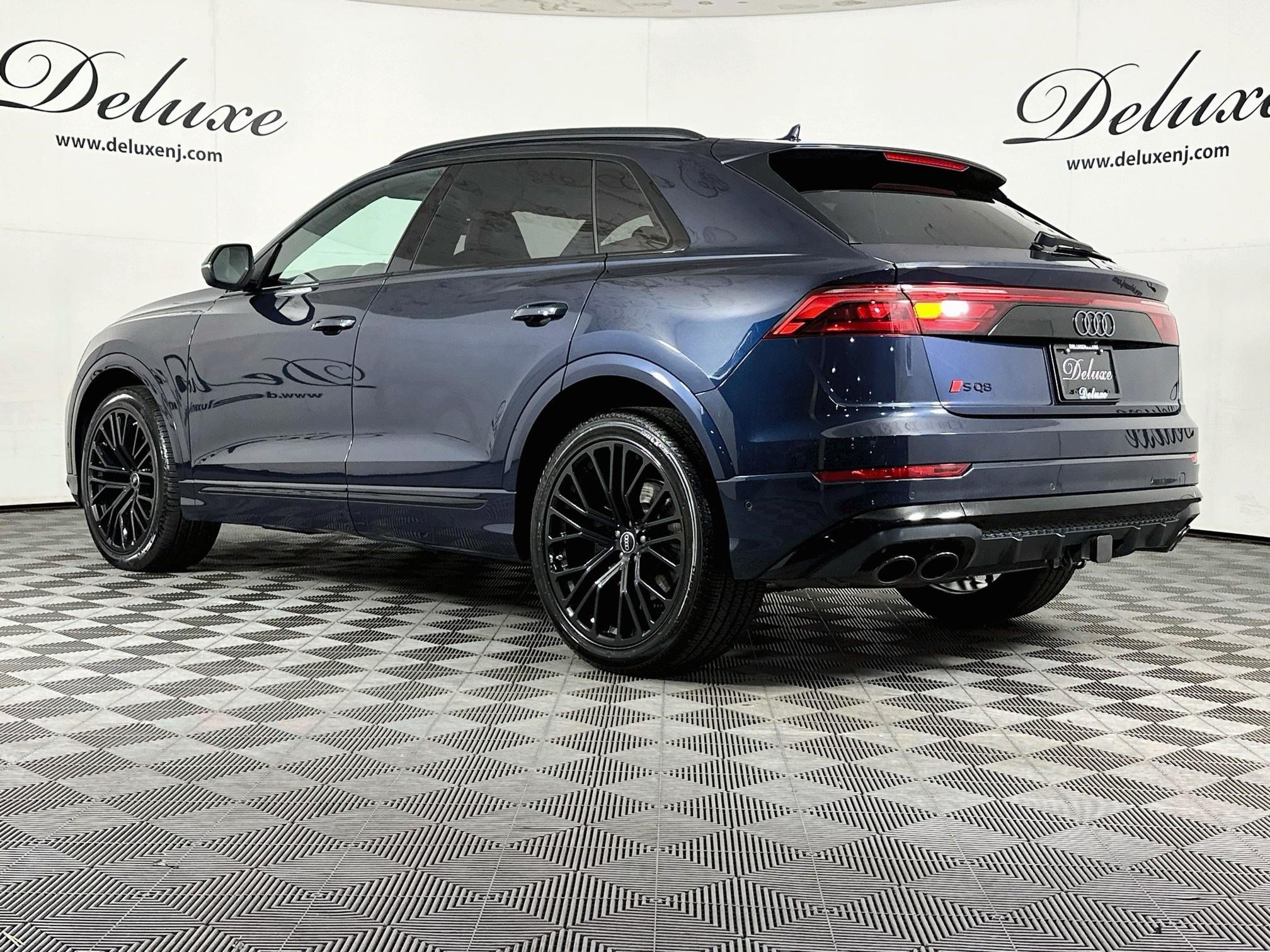 Used 2025 Audi SQ8 Prestige AWD/4WD image 4