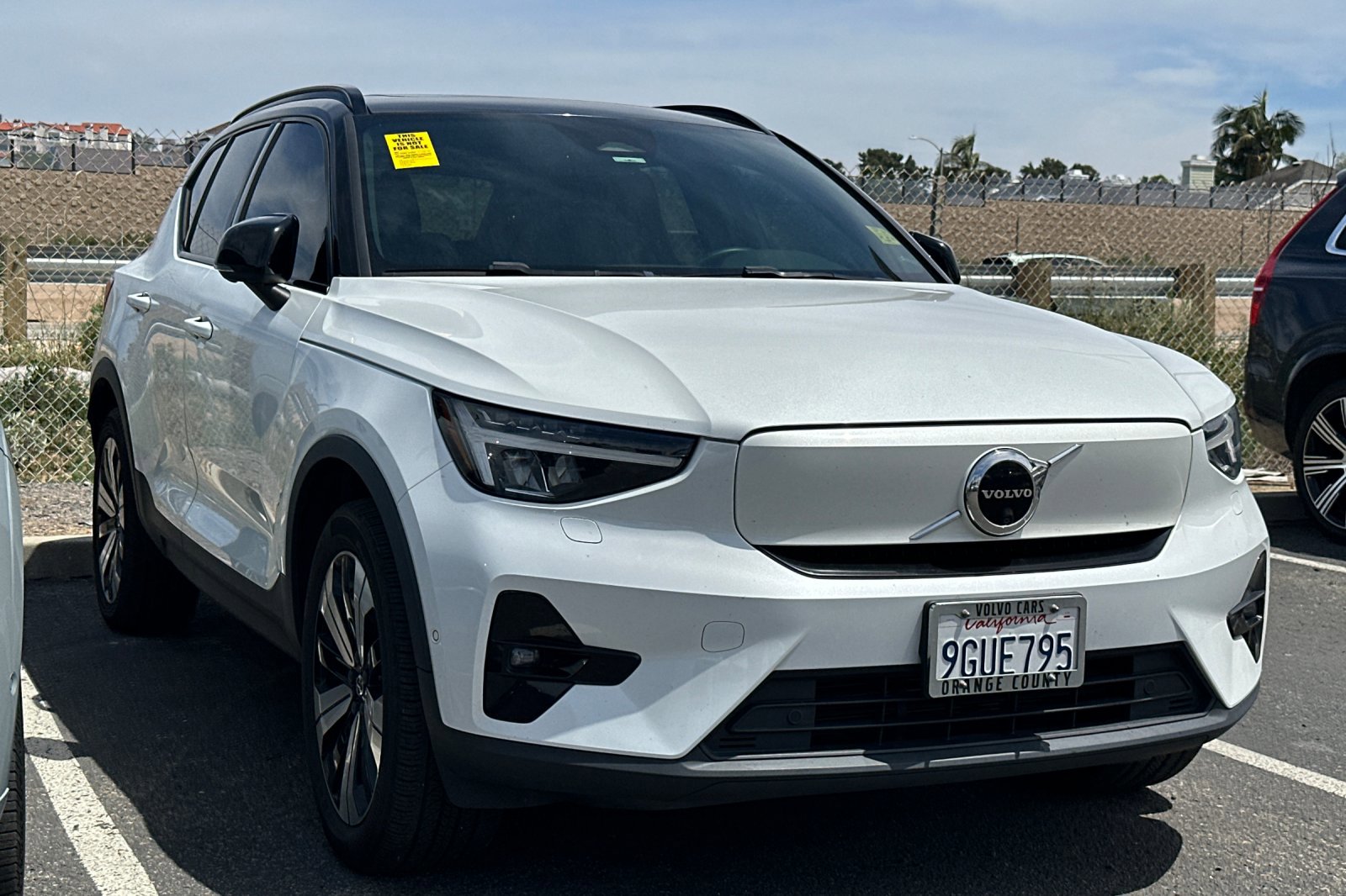 Used 2023 Volvo XC40 Recharge Plus image 2