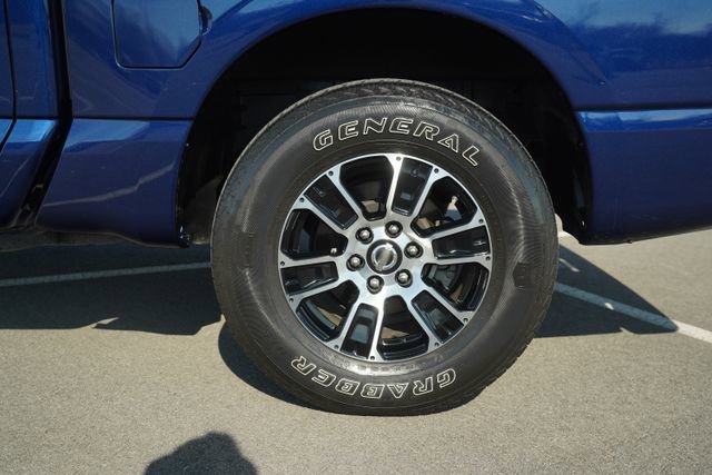 Used 2021 Nissan Titan SV w/ SV Convenience Package image 39