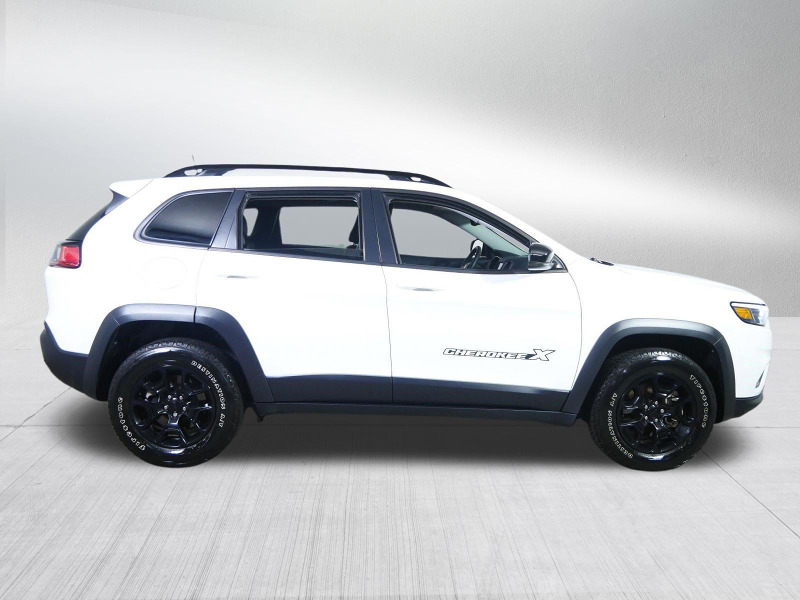 Used 2022 Jeep Cherokee Latitude w/ Sun & Sound Group AWD/4WD image 8