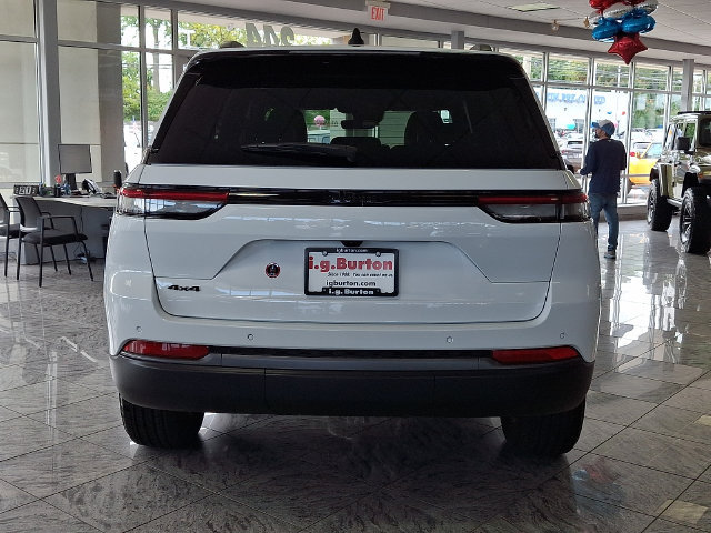 New 2026 Jeep Grand Cherokee Altitude AWD/4WD image 5