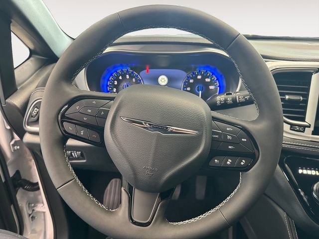 New 2026 Chrysler Pacifica Limited image 9