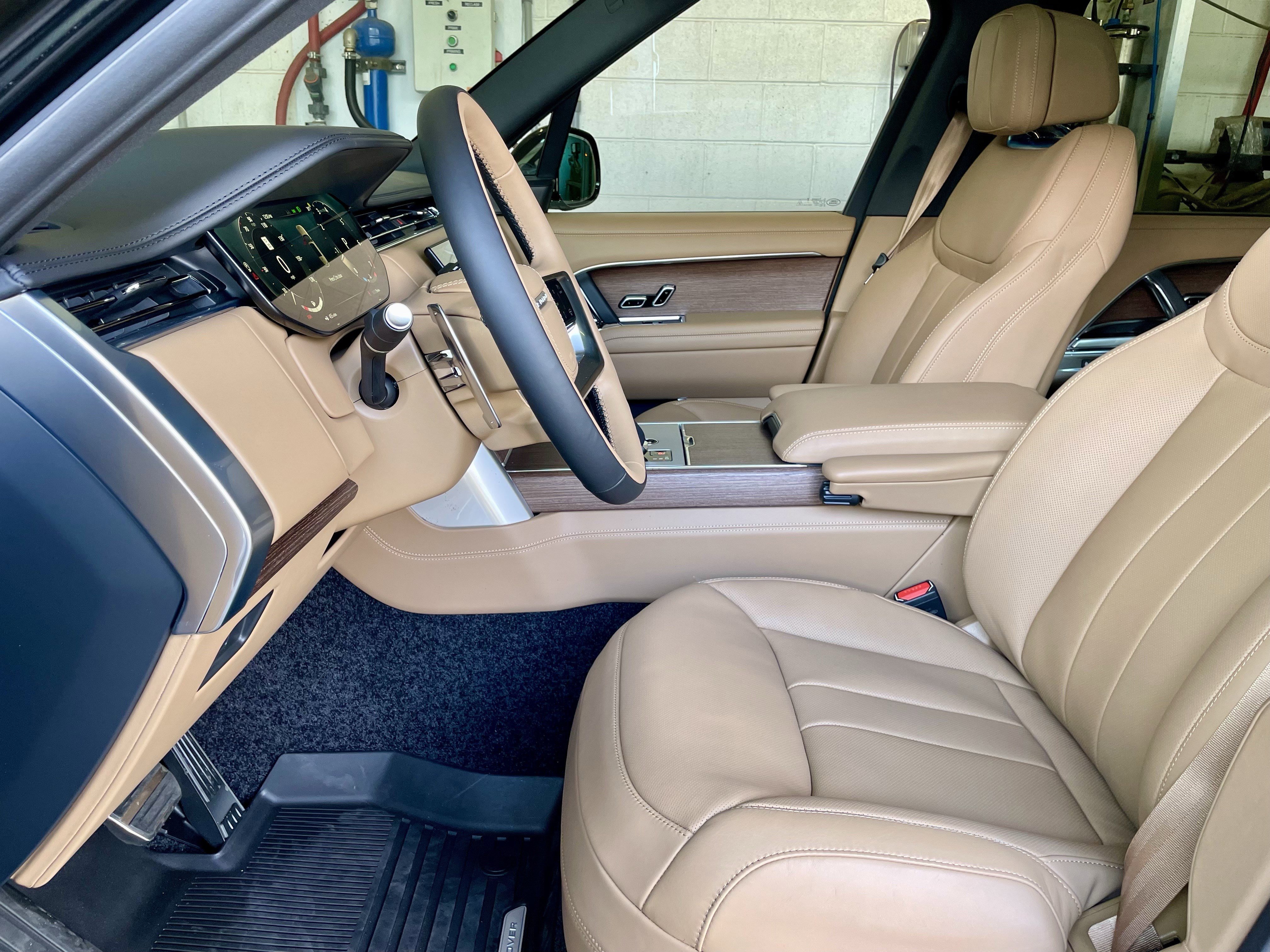 New 2026 Land Rover Range Rover SE image 14