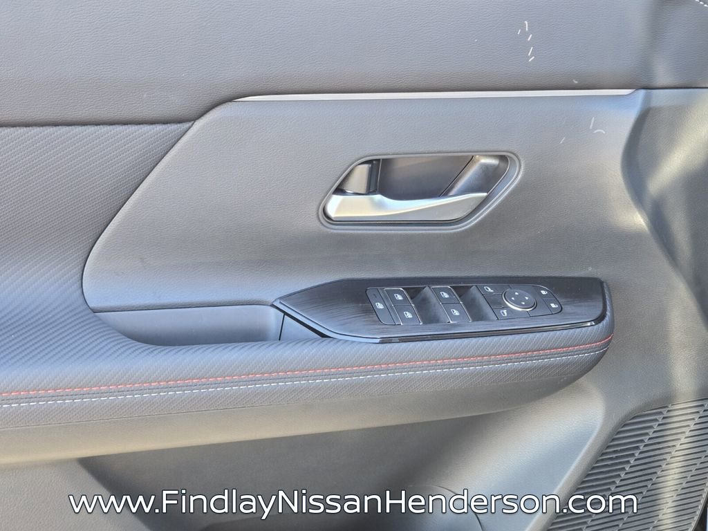 Used 2025 Nissan Kicks SR FWD image 20