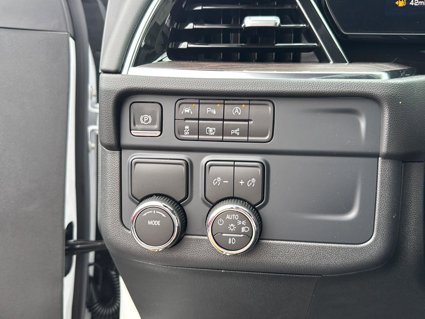 New 2026 Chevrolet Suburban LT image 22