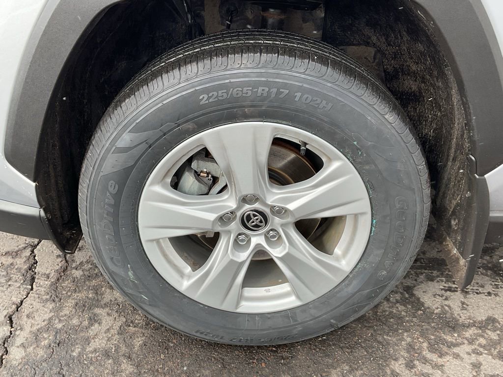 Used 2020 Toyota RAV4 XLE w/ Convenience Package image 9