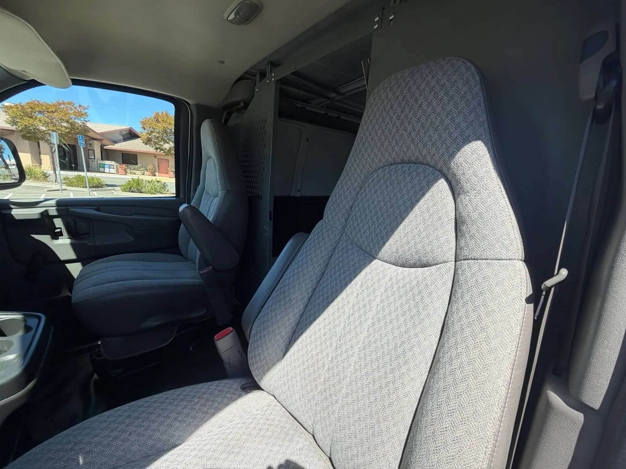 Used 2005 Chevrolet Express 2500 RWD image 4