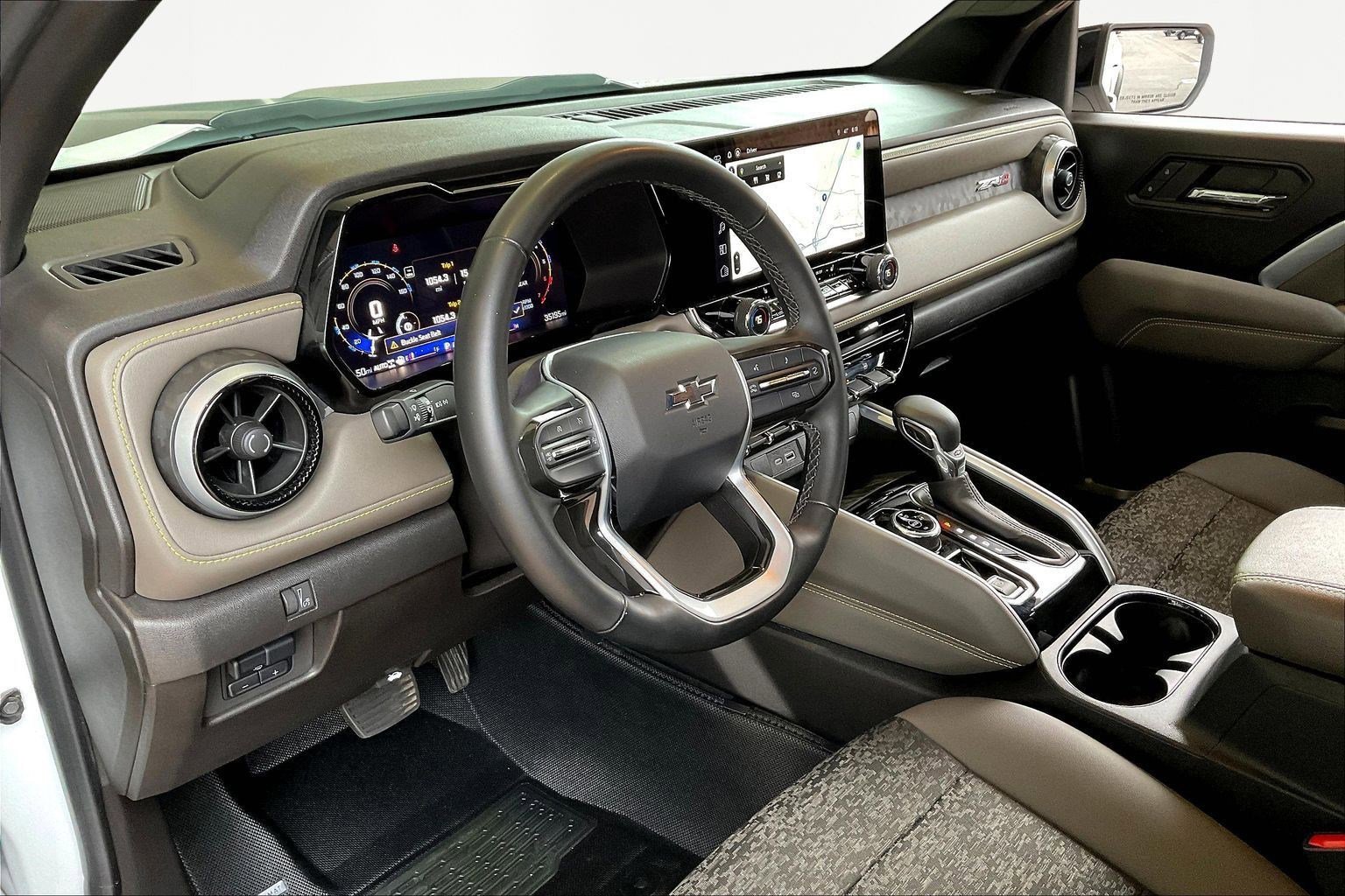 Used 2024 Chevrolet Colorado ZR2 image 18