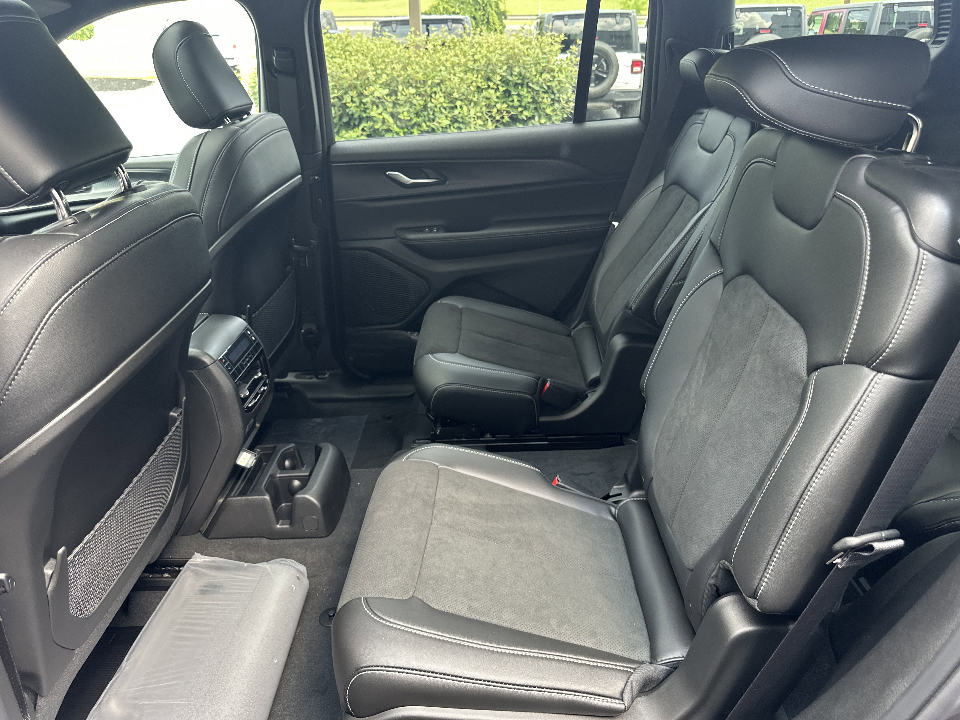 New 2025 Jeep Grand Cherokee L Altitude image 13