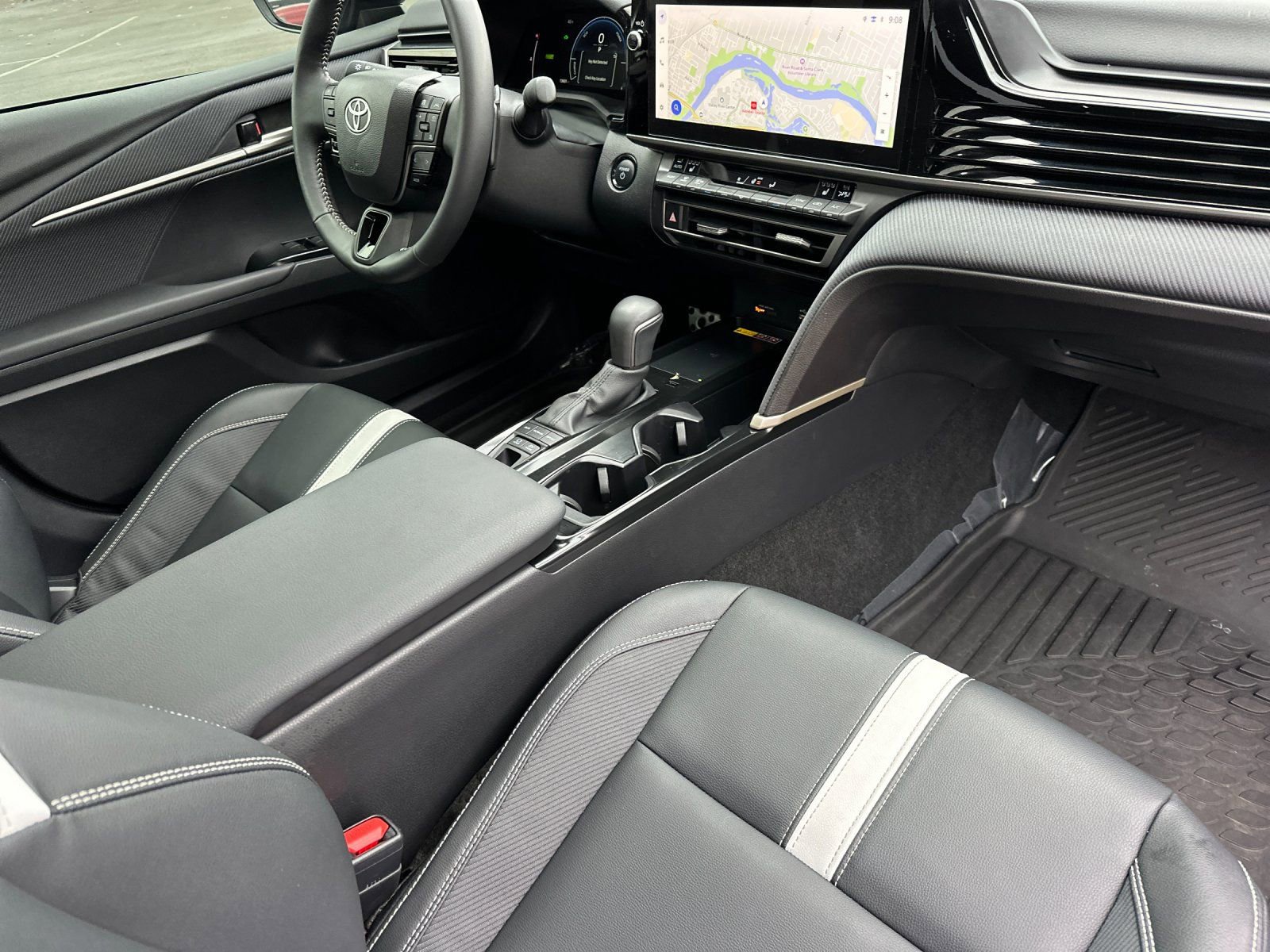 Used 2025 Toyota Camry SE w/ Multimedia Upgrade Package image 14