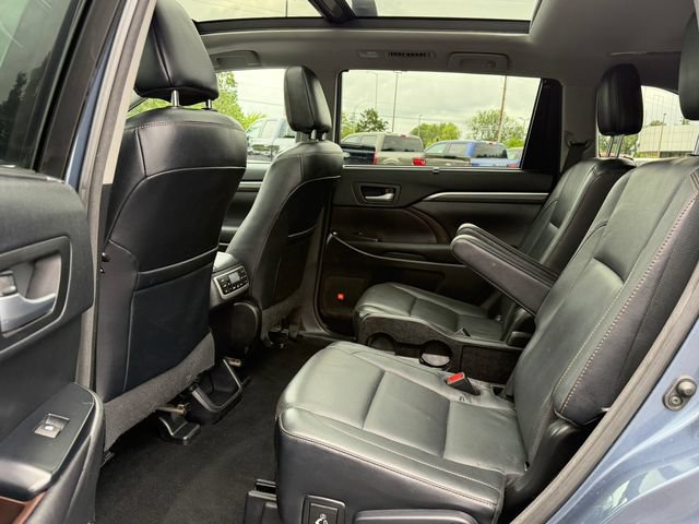 Used 2017 Toyota Highlander Limited Platinum AWD/4WD image 16