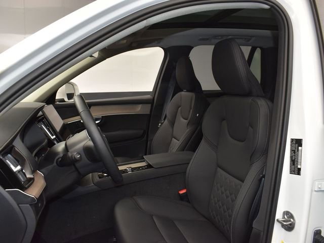 Used 2025 Volvo XC90 B5 Plus w/ Protection Package Premier image 9