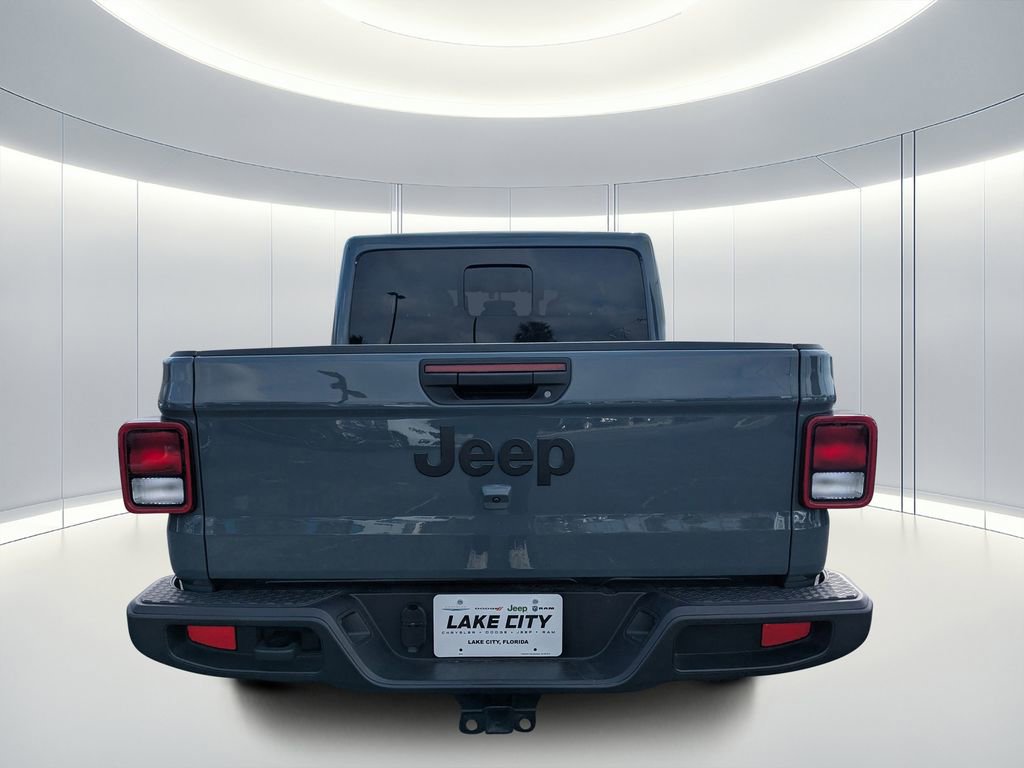 Used 2025 Jeep Gladiator Sport image 4