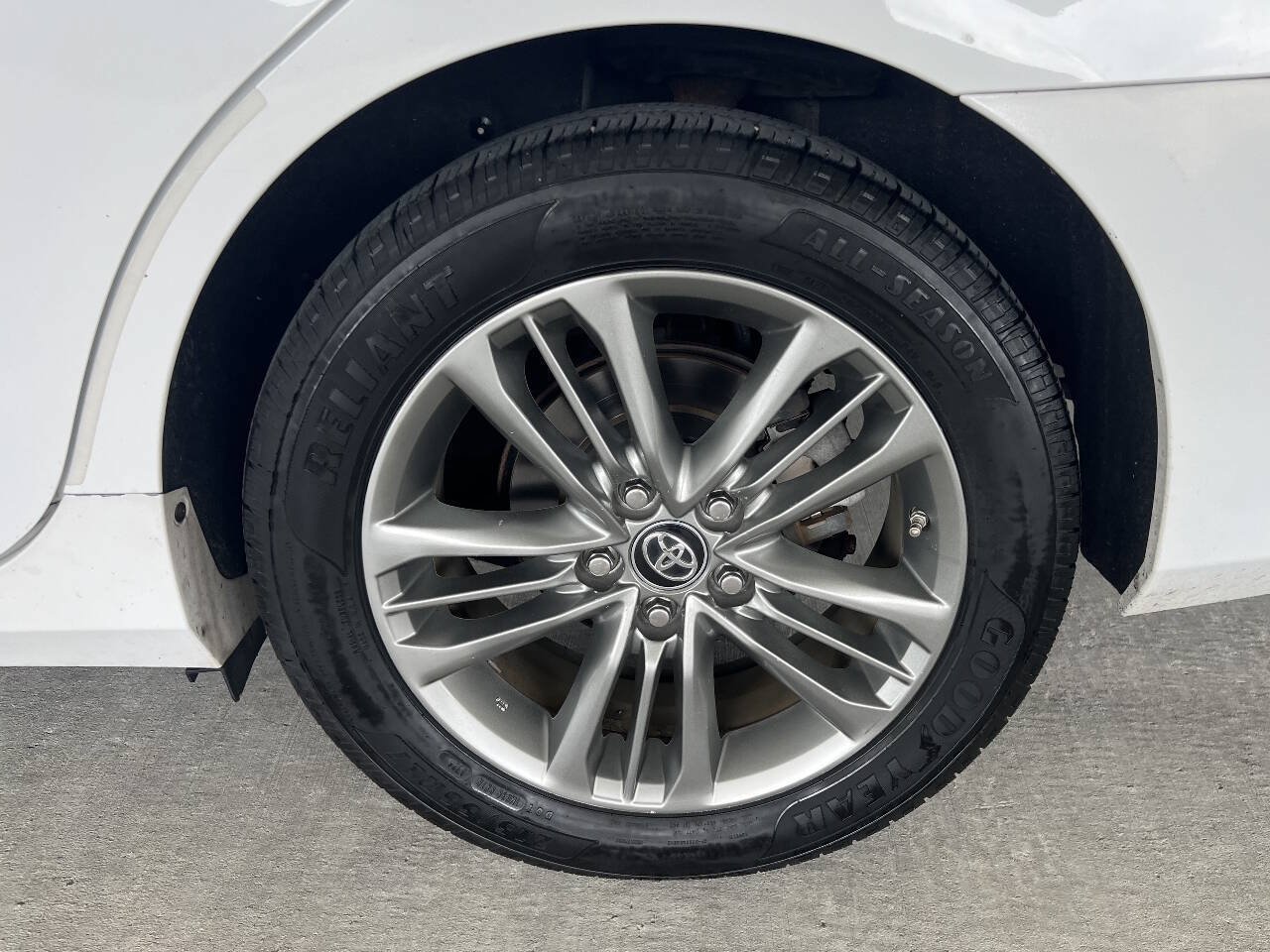 Used 2017 Toyota Camry SE FWD image 31