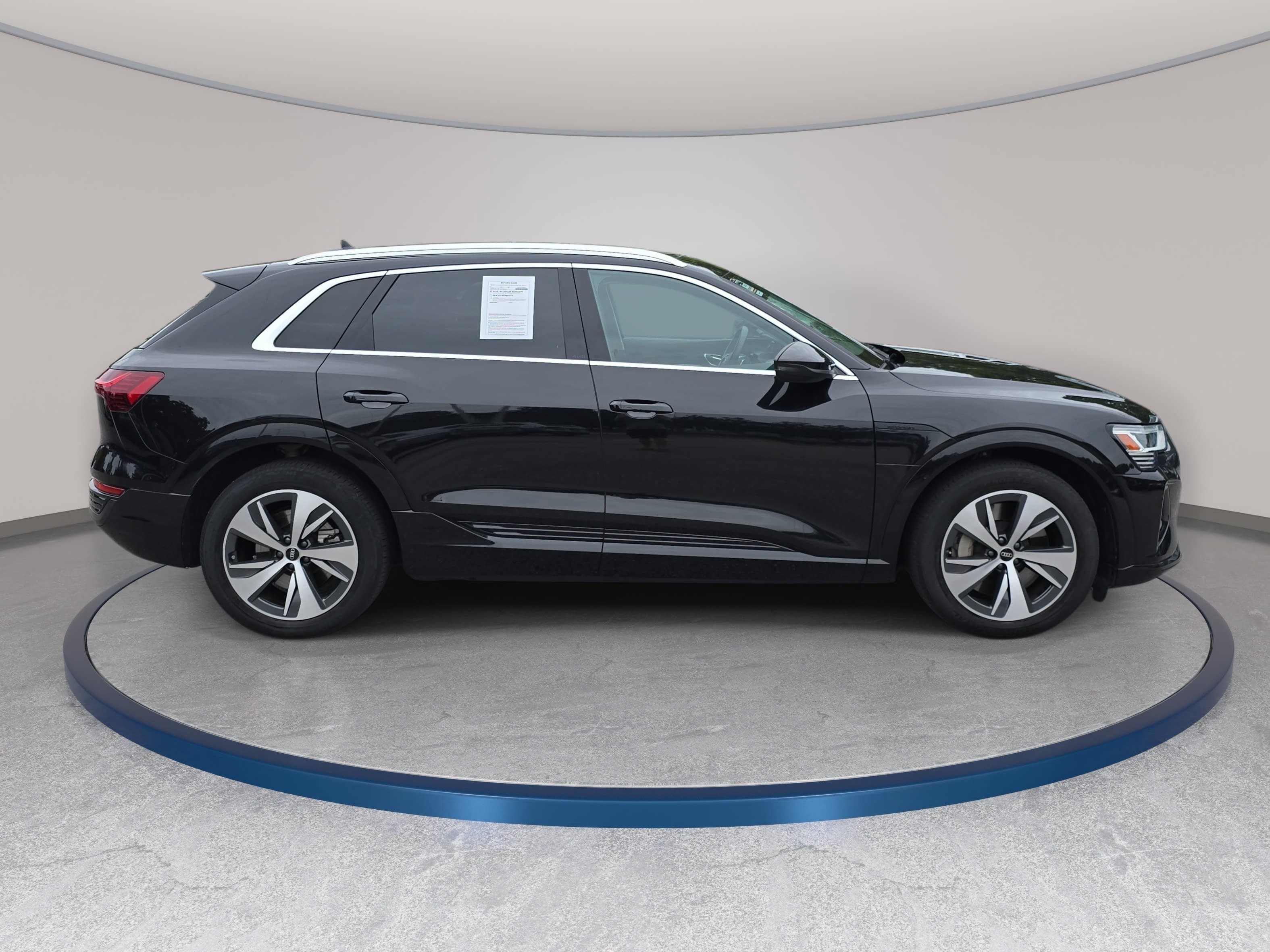 Used 2024 Audi Q8 e-tron Premium Plus AWD/4WD image 4