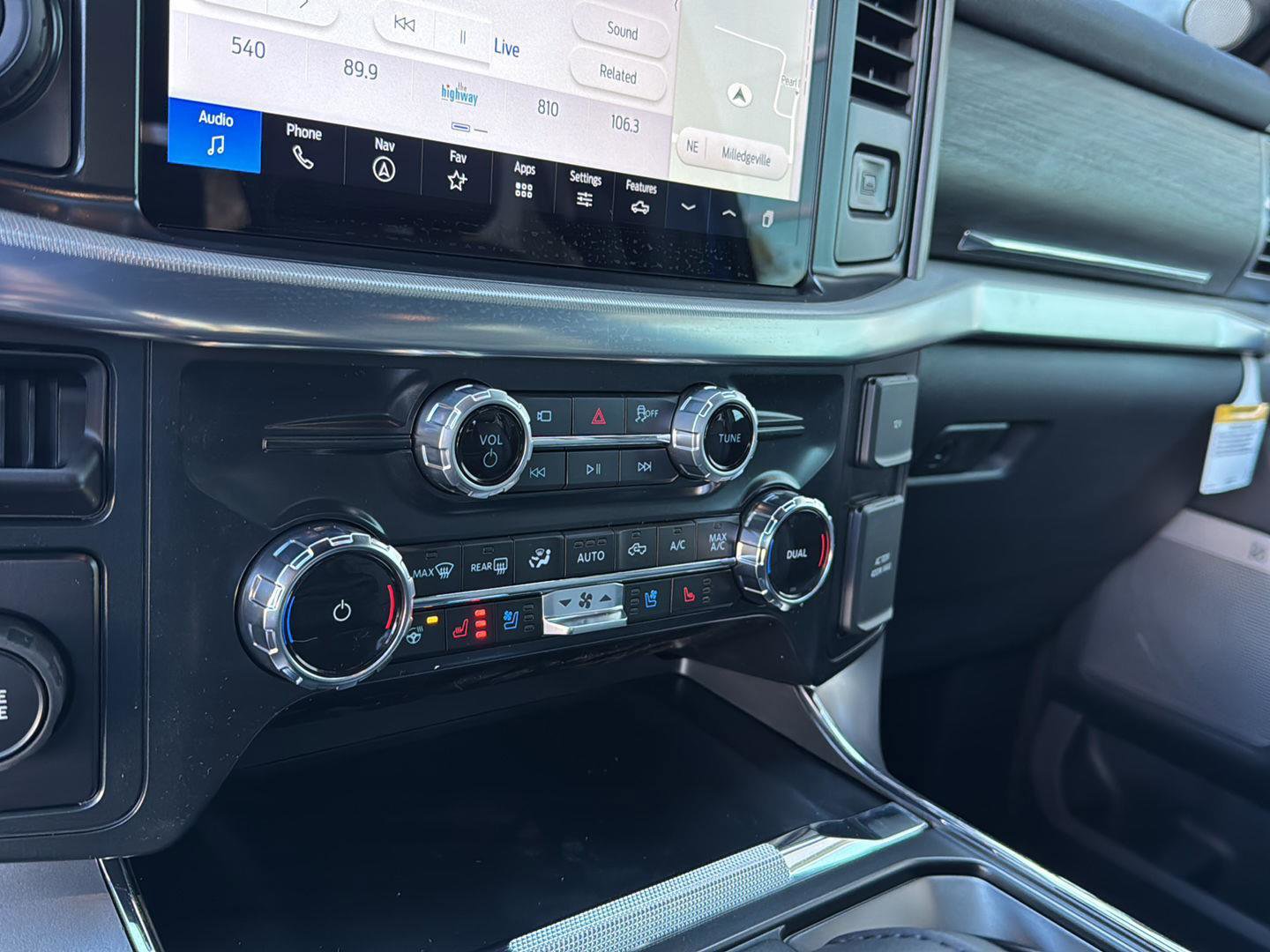 New 2026 Ford F150 Lariat w/ Equipment Group 502A High image 32