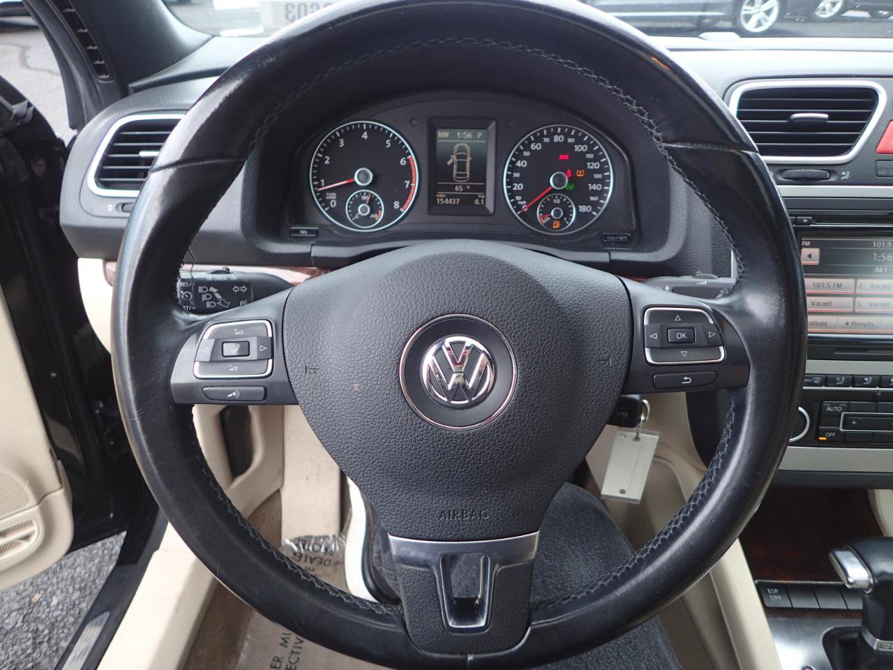 Used 2010 Volkswagen Eos Lux FWD image 20