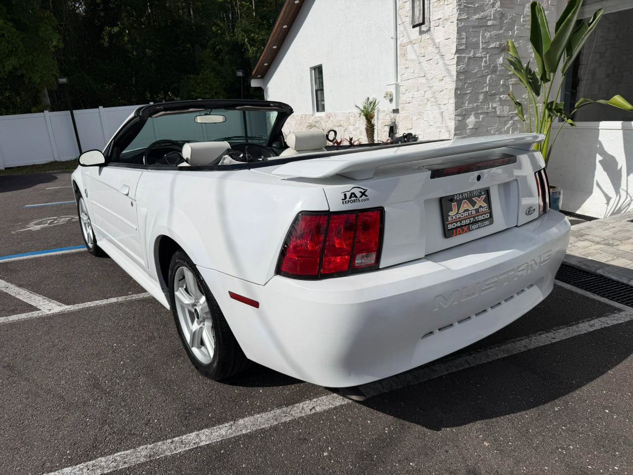 Used 2004 Ford Mustang Convertible RWD image 11