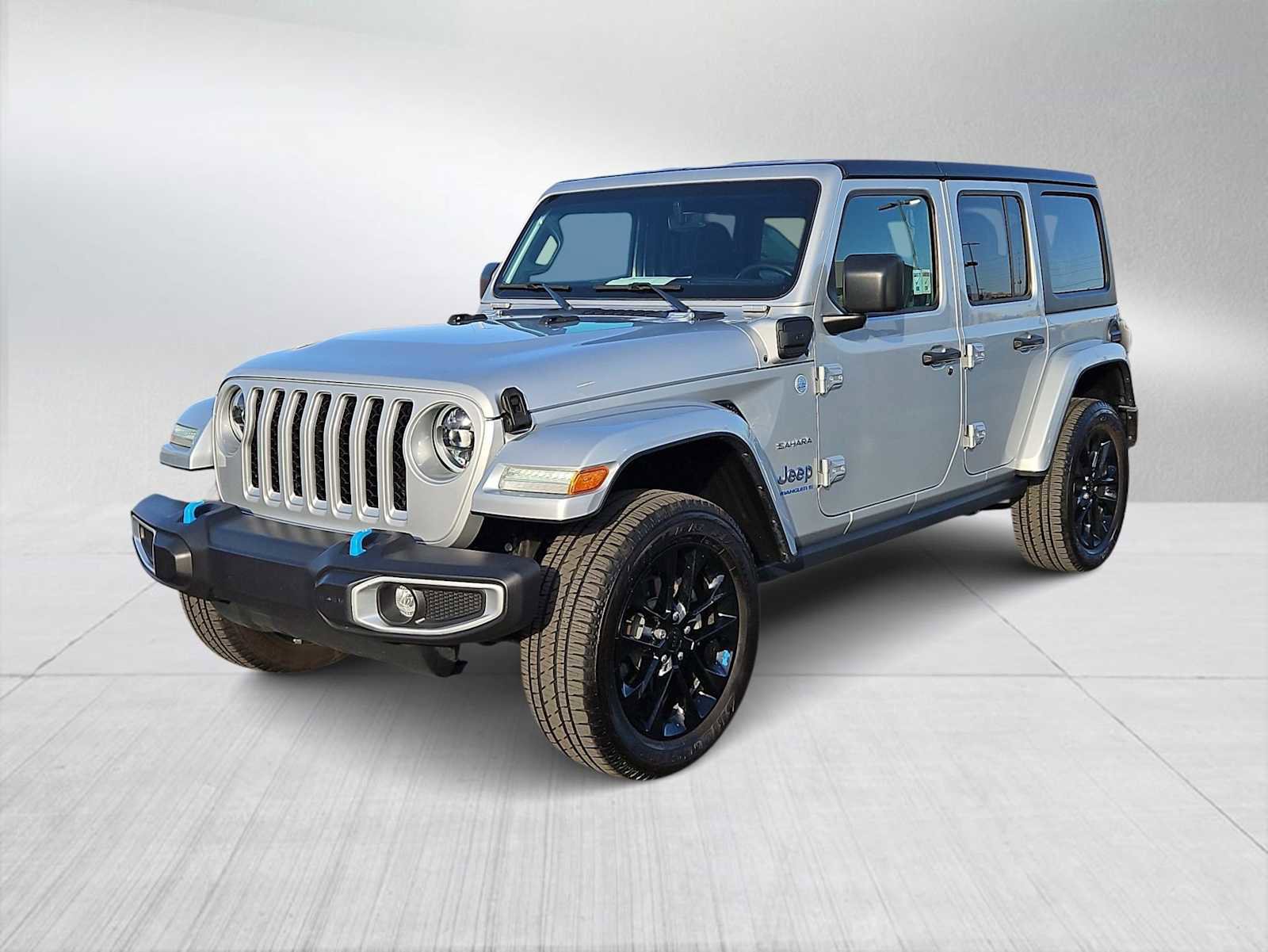 Used 2023 Jeep Wrangler Sahara w/ Cold Weather Group image 4
