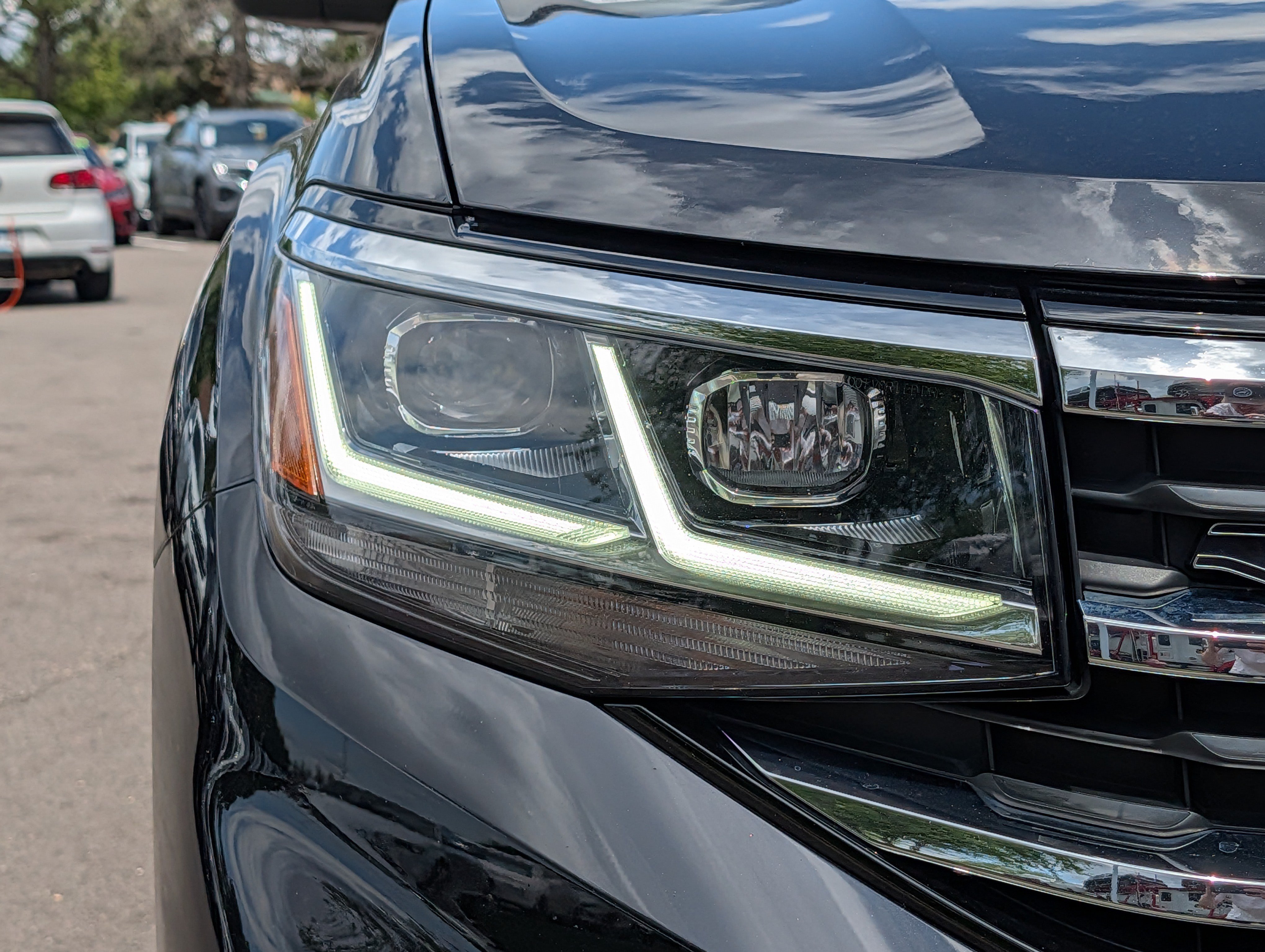 Certified 2021 Volkswagen Atlas Cross Sport SEL R-Line w/ Cross Sport MDO Package AWD/4WD image 16