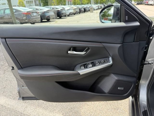 Used 2025 Nissan Sentra SR w/ SR Premium Package FWD image 9