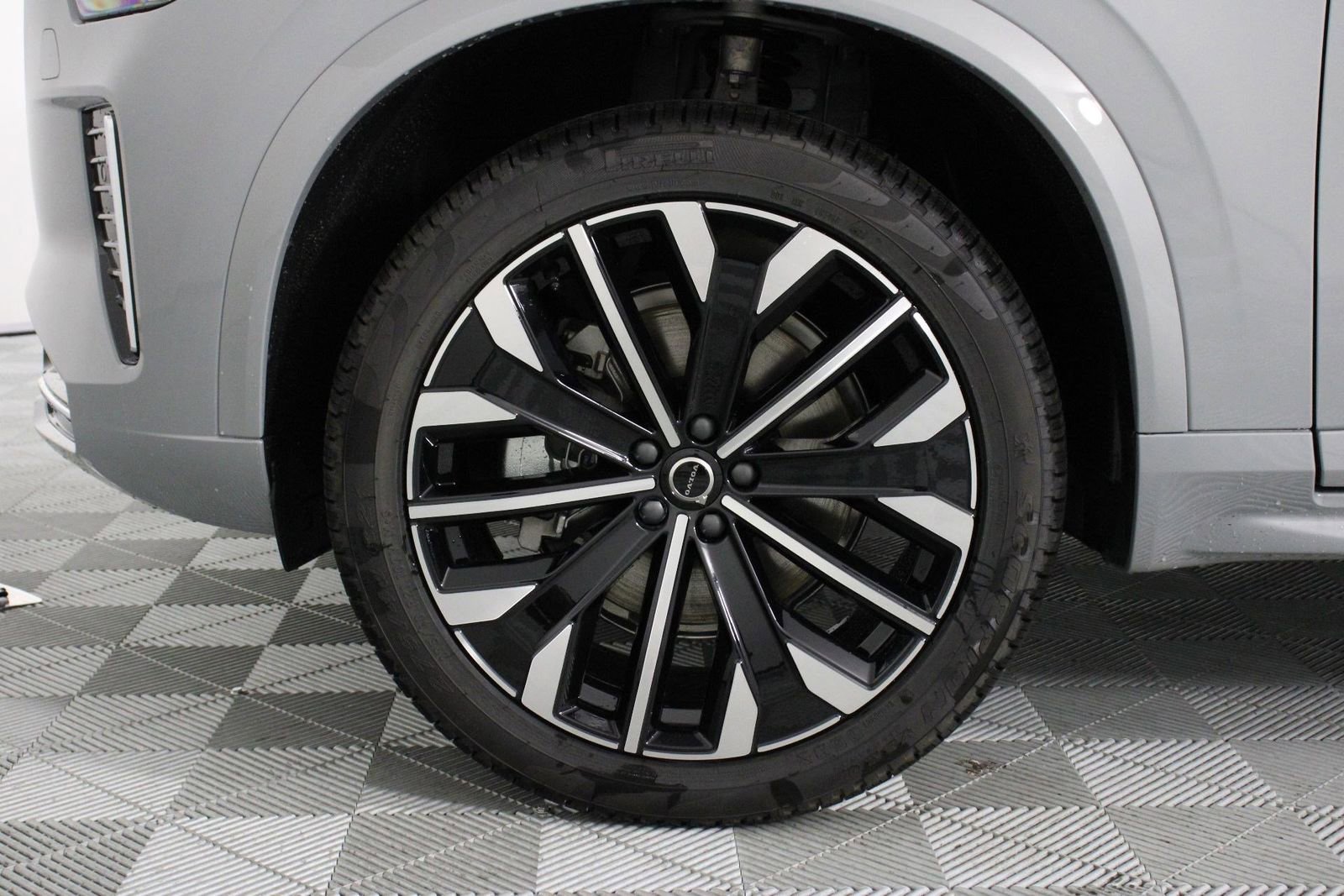 New 2025 Volvo XC90 B6 Core w/ Protection Package Premier AWD/4WD image 13