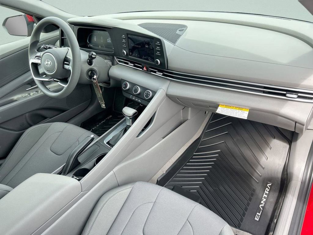New 2026 Hyundai Elantra SE FWD image 16