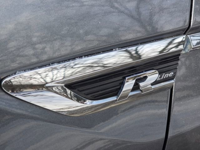 Used 2021 Volkswagen Tiguan SE R-Line image 32
