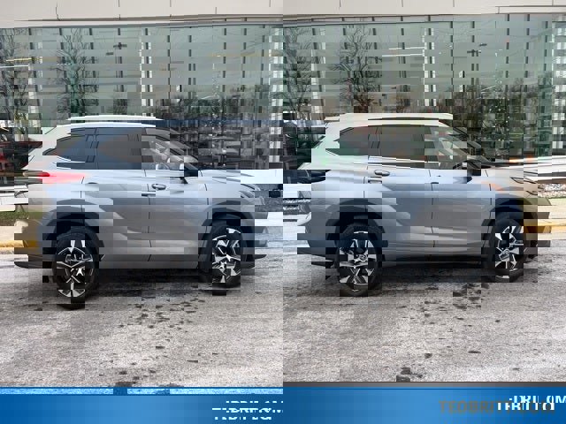 Used 2022 Toyota Highlander XLE image 9