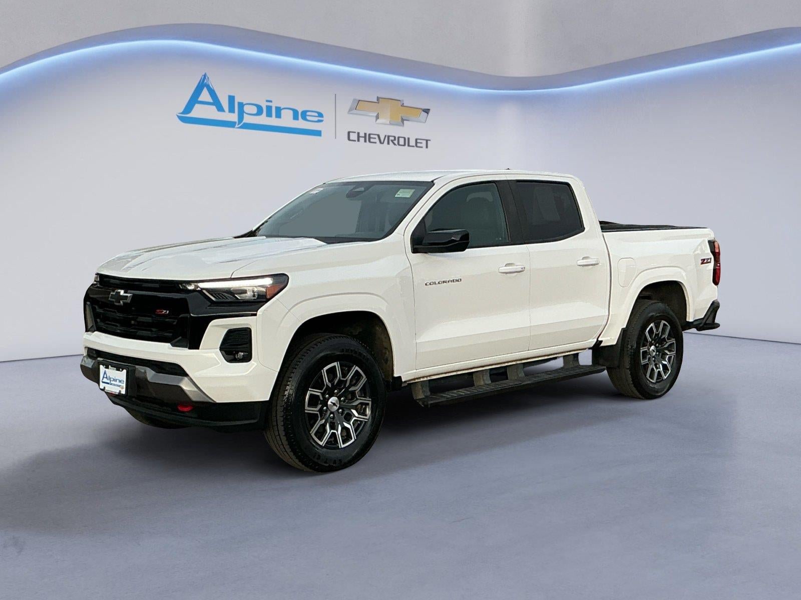 Used 2024 Chevrolet Colorado Z71 w/ Advanced Trailering Package AWD/4WD image 1
