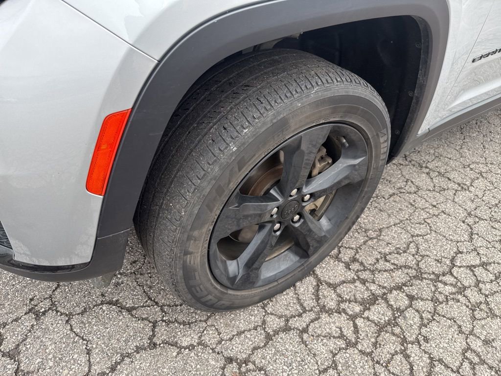 Used 2024 Jeep Grand Cherokee L Altitude image 25