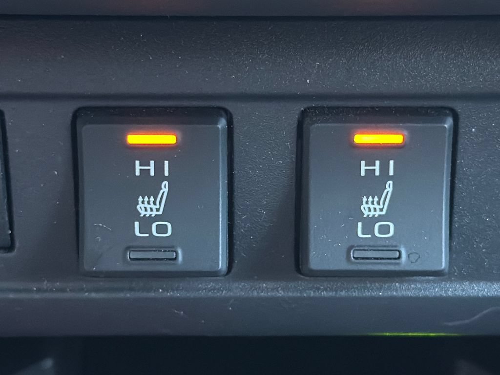 Used 2024 Toyota Corolla Cross XLE FWD image 30