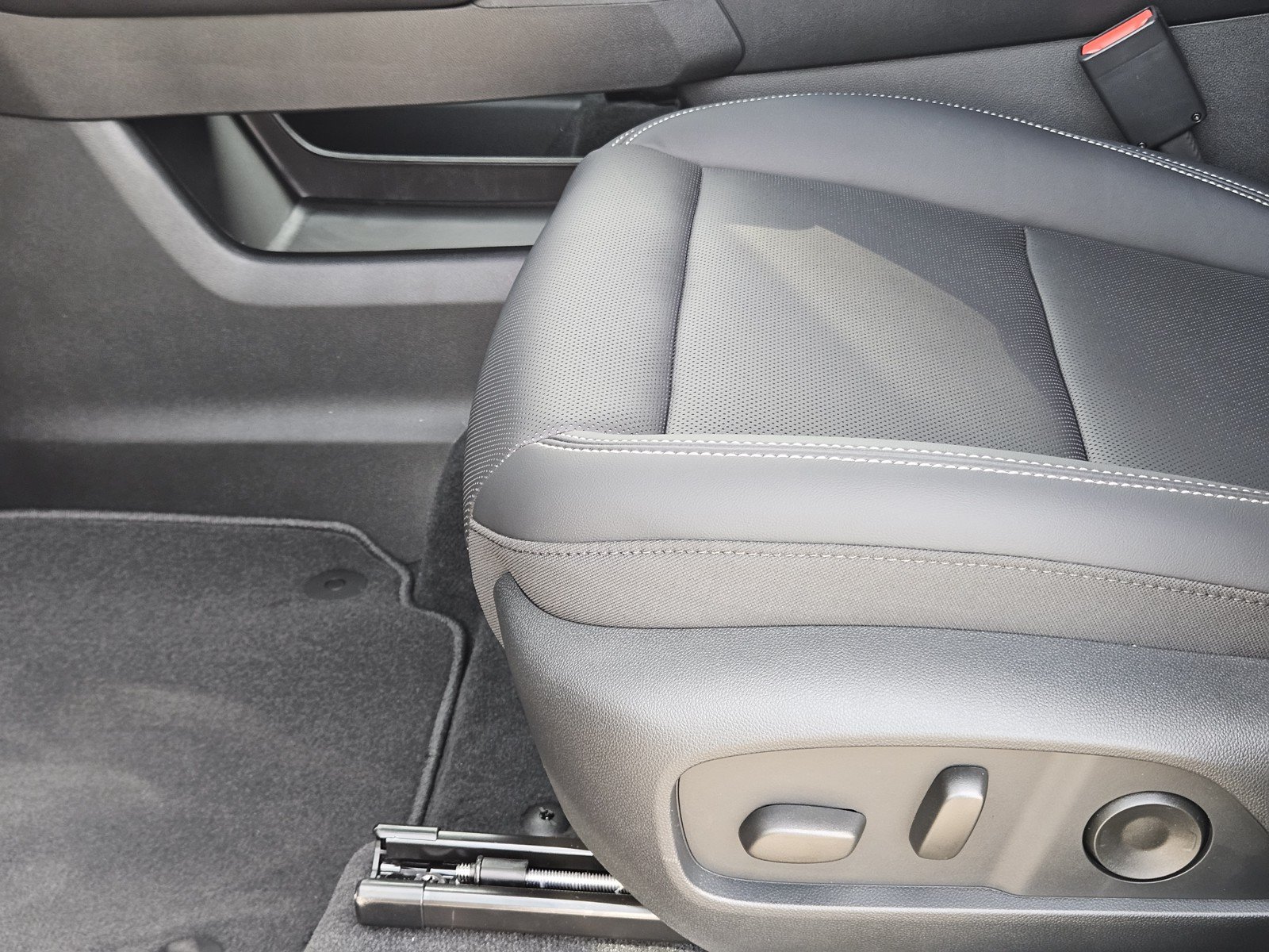 New 2027 GMC Terrain Elevation w/ Elevation Premium Package FWD image 17