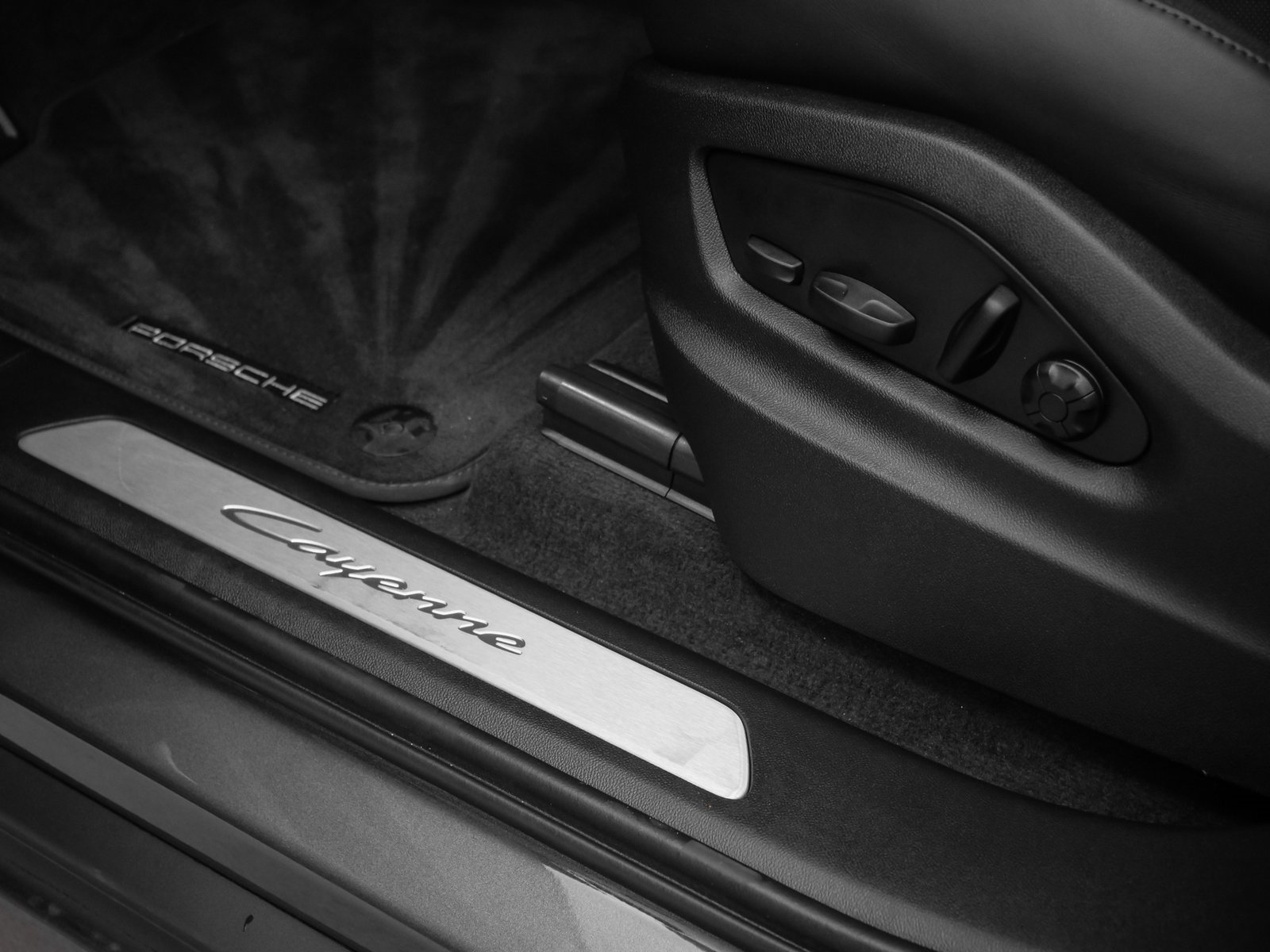 Certified 2025 Porsche Cayenne Coupe image 24