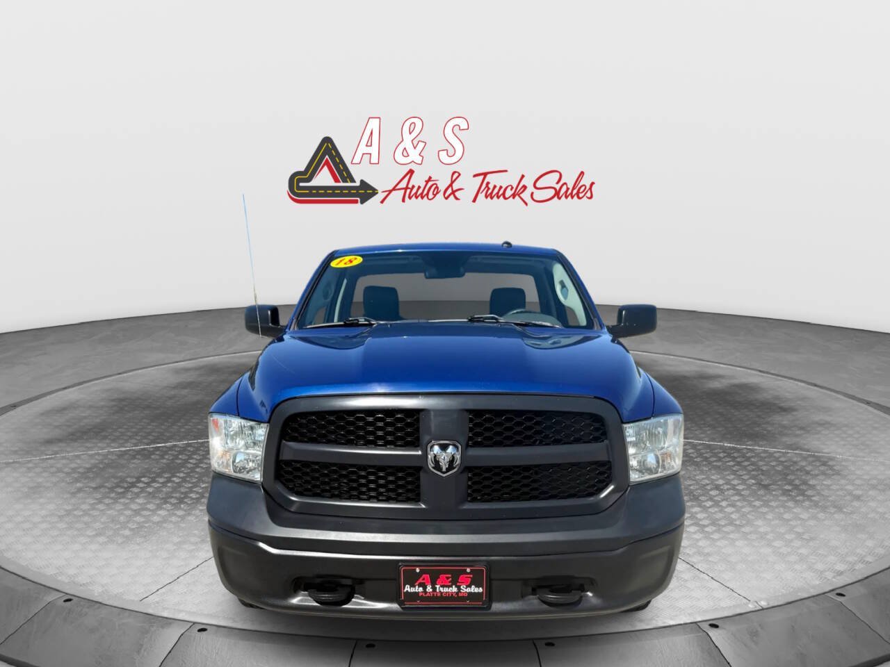 Used 2018 RAM 1500 Express AWD/4WD image 2
