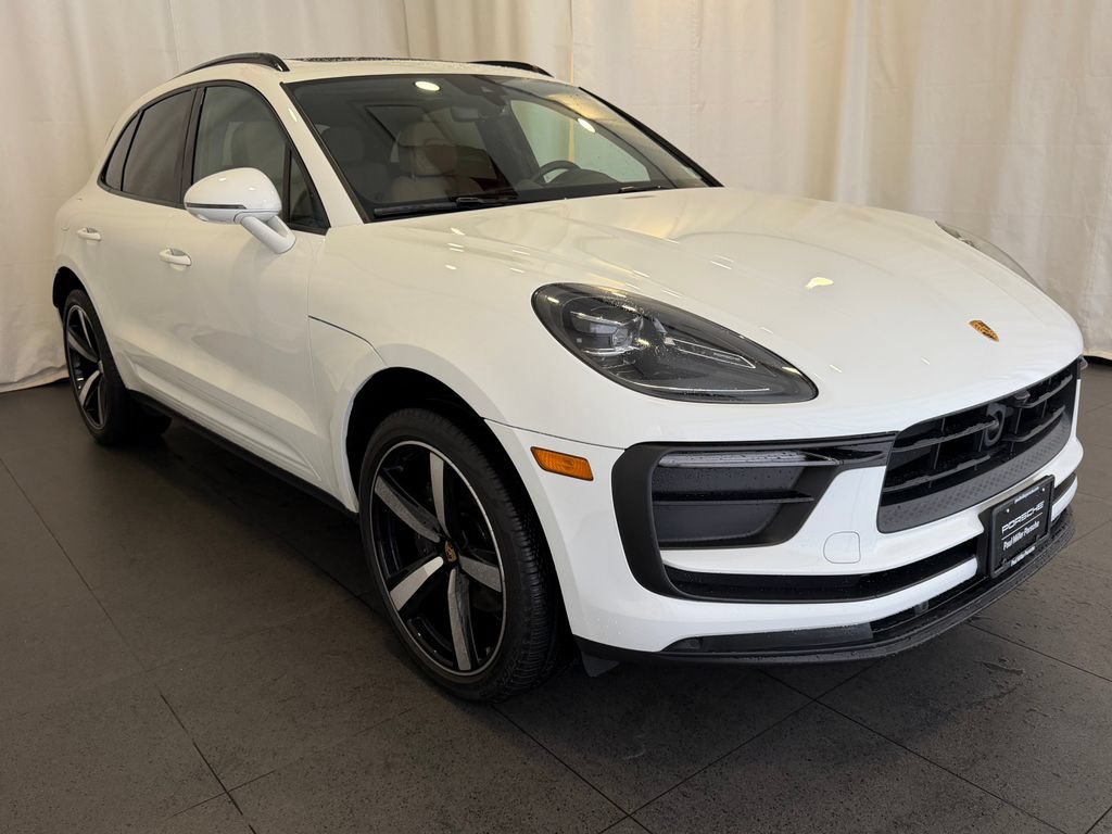 Certified 2025 Porsche Macan AWD/4WD image 7