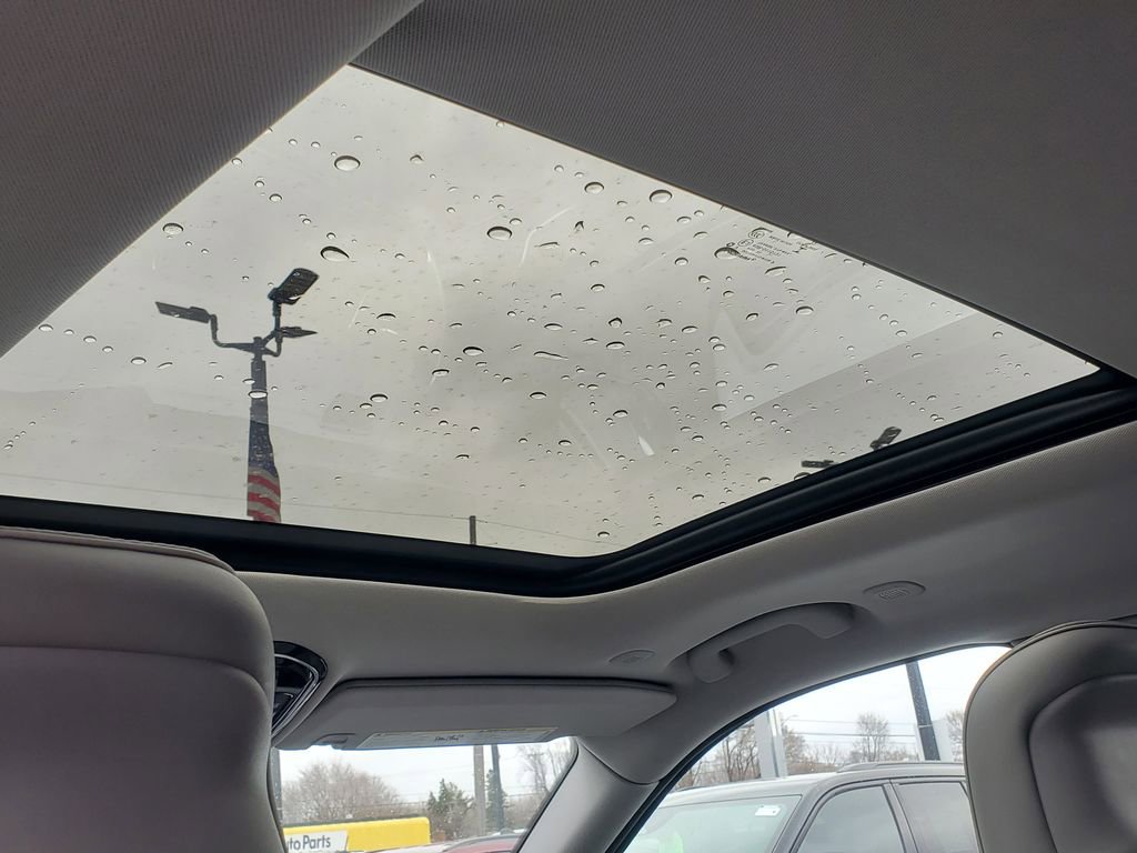 Used 2022 Jeep Grand Cherokee Overland w/ Luxury Tech Group IV AWD/4WD image 29