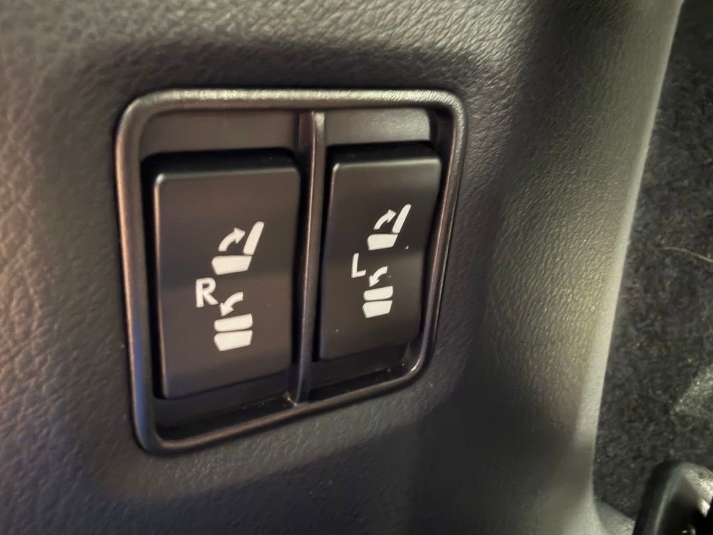Used 2022 Lexus RX 350L Premium w/ Premium Package image 39