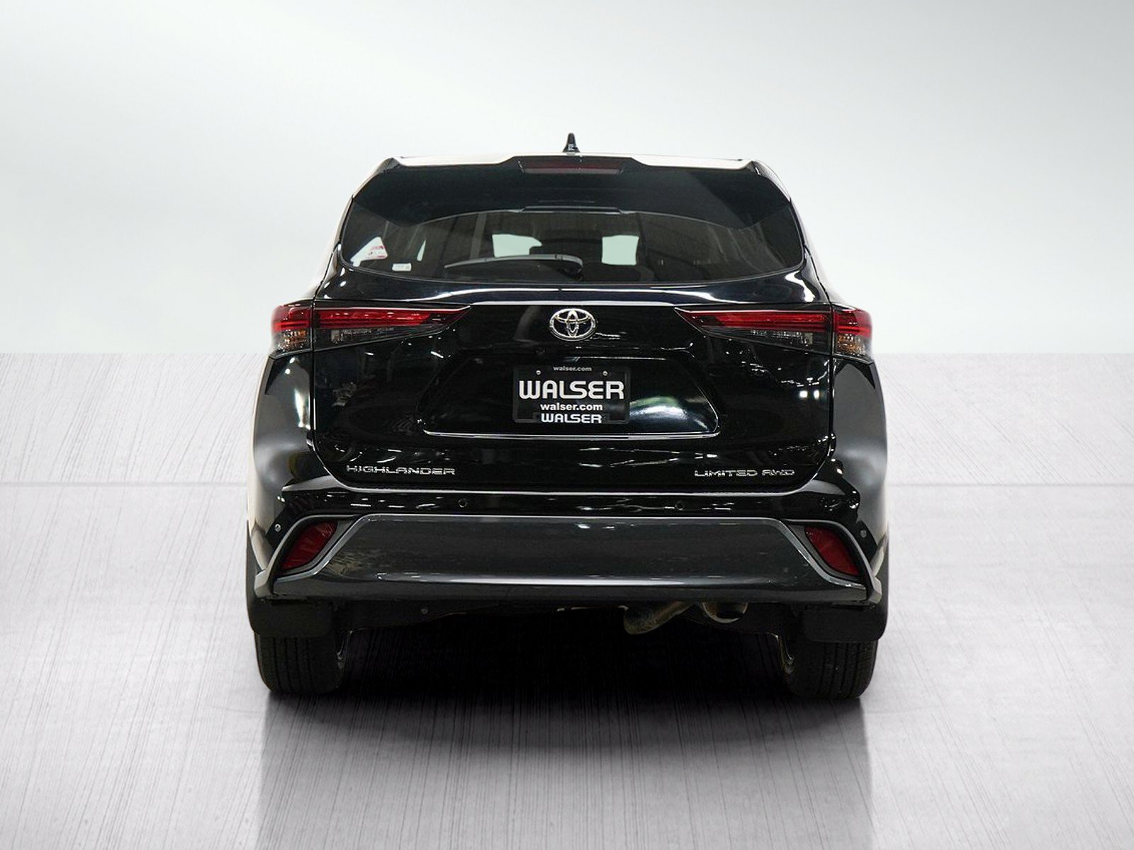 Used 2024 Toyota Highlander Limited AWD/4WD image 4