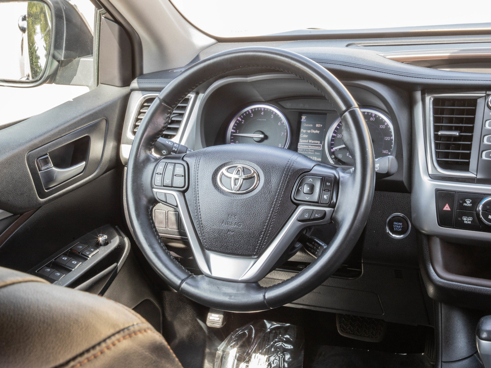 Used 2019 Toyota Highlander XLE AWD/4WD image 15