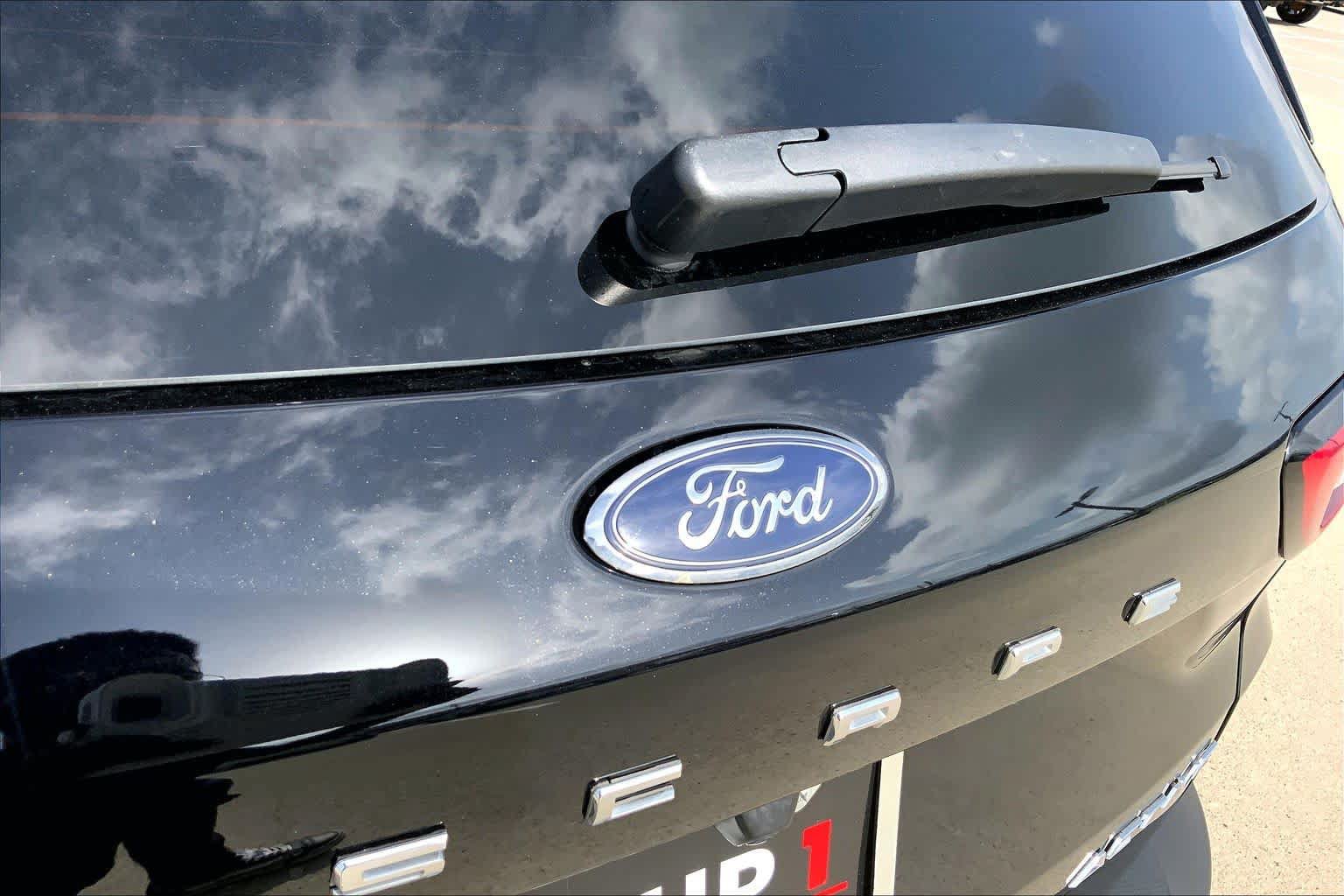 Used 2025 Ford Escape ST-Line Select AWD/4WD image 30
