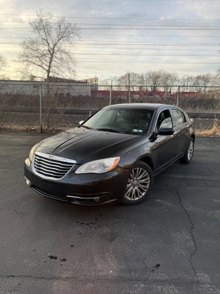 Used 2011 Chrysler 200 Limited FWD image 1