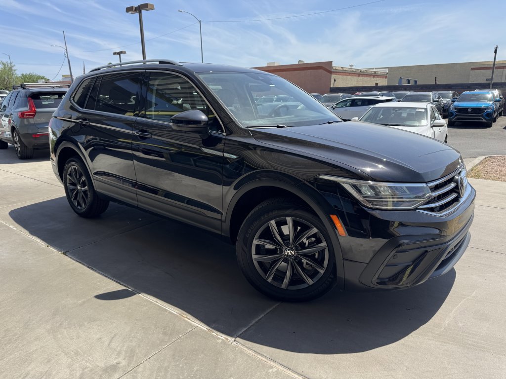 Used 2023 Volkswagen Tiguan SE image 6