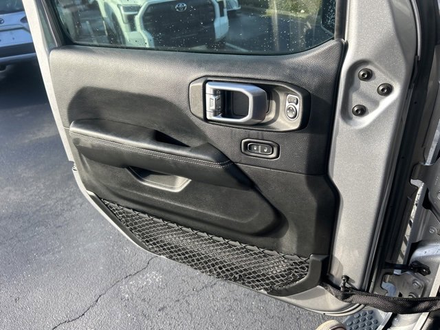 Used 2018 Jeep Wrangler Unlimited Sahara image 25