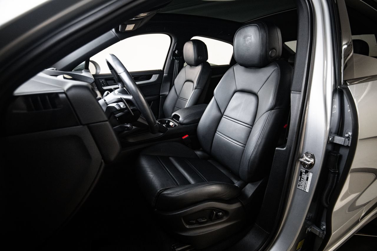 Certified 2024 Porsche Cayenne Coupe AWD/4WD image 5