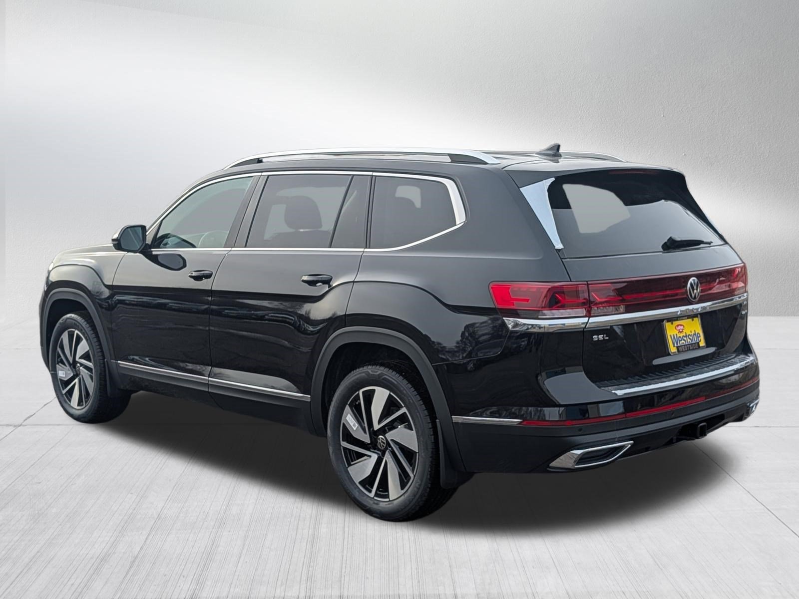 Used 2026 Volkswagen Atlas SEL AWD/4WD image 2